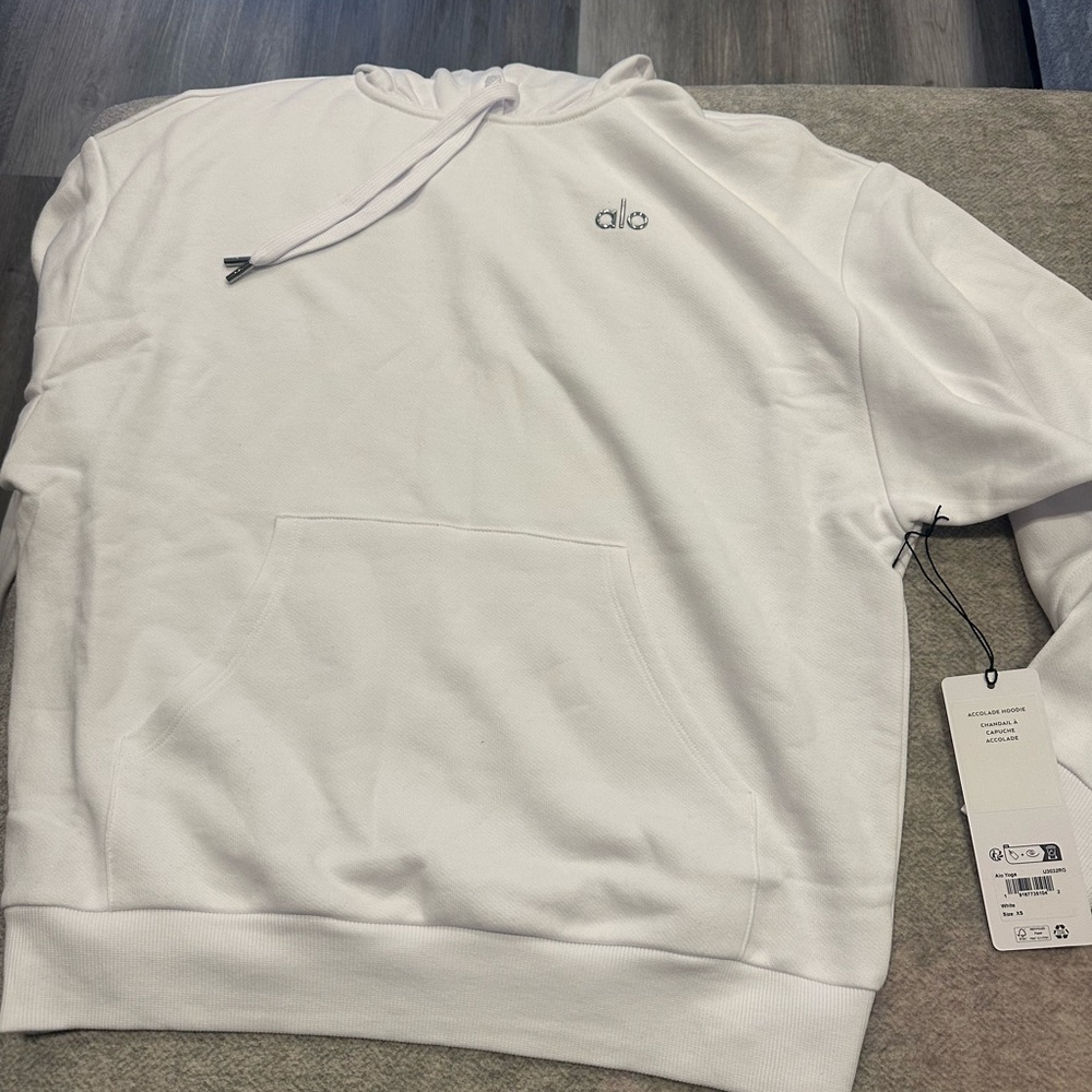 ALO Yoga White Sweatshirt Casual Crew Neck